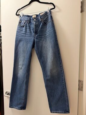 Levi's Straight Leg Jeans in Medium Blue Wash